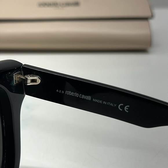 Roberto Cavalli Sunglasses Square Sun Glasses Carrying Case RC 1136 01A Black - Picture 9 of 11